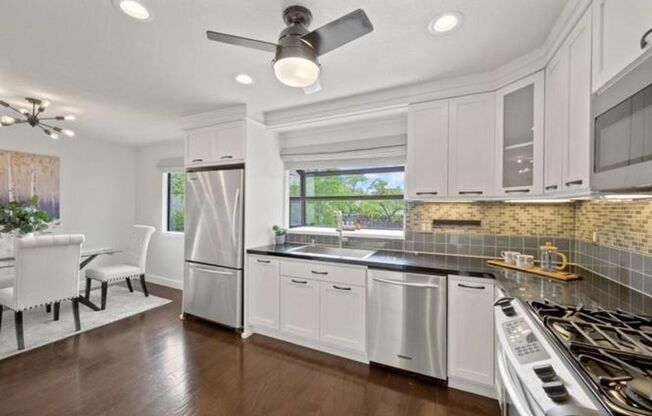 Immaculate 3 Bedroom 2.5 Bath Condominium in Great Campbell Location- White Oaks