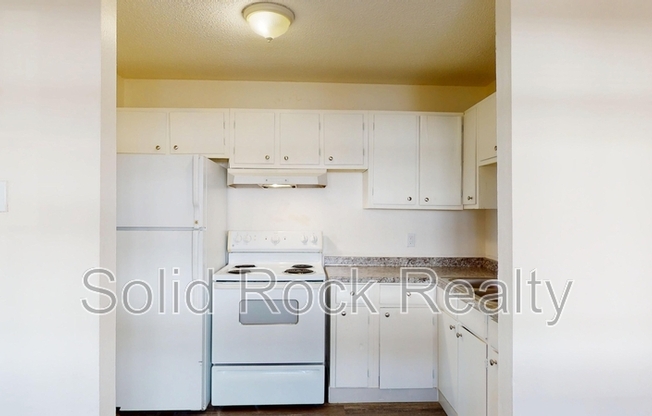 1411 S CORONA AVE