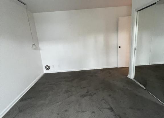 2 beds, 1 bath, 1,025 sqft, $1,850