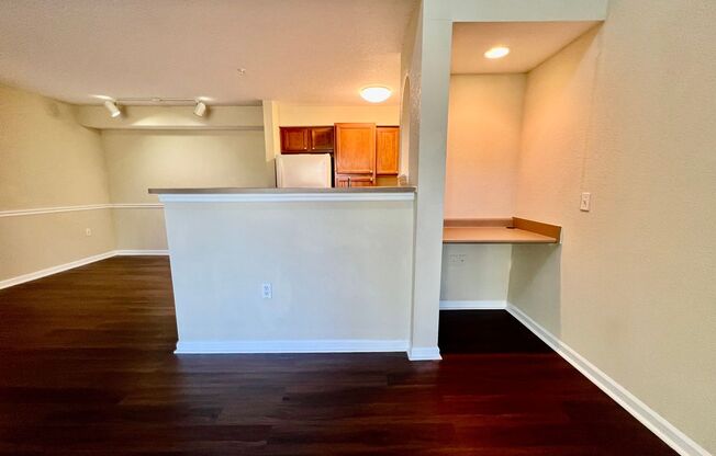 1 bed, 1 bath, $1,300, Unit # 136