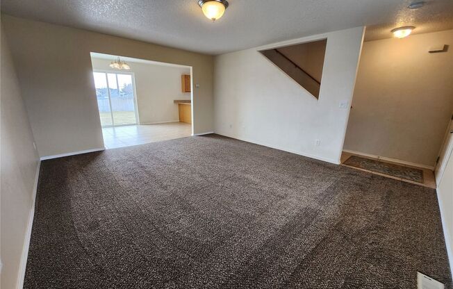 3 bedroom 2.5 Bath Townhouse with garage in great location, Moses Lake