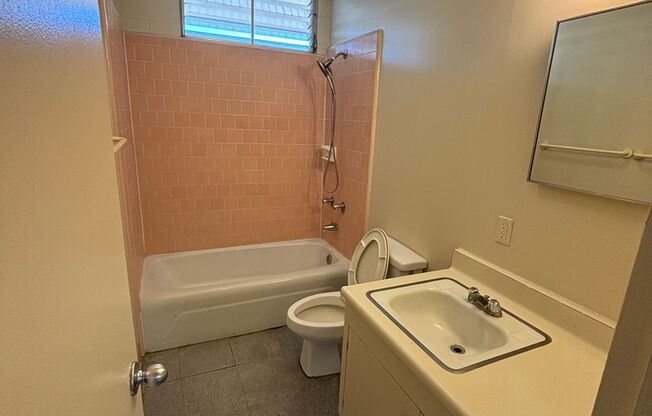 2 beds, 1 bath, $1,425, Unit # 10