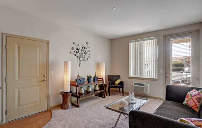 The Vintage Living Room Apartments in Moses Lake, WA