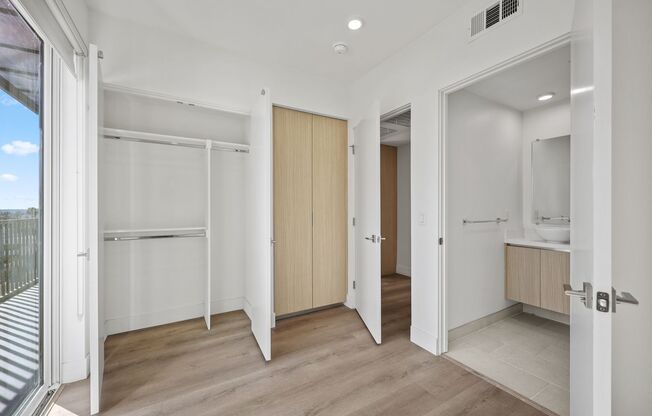 3 beds, 3 baths, 938 sqft, $3,188.57, Unit 606