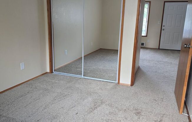 2 beds, 1 bath, 764 sqft, $1,350, Unit 1450-4