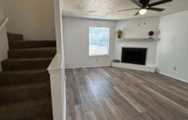 2 beds, 1.5 baths, 1,084 sqft, $950, Unit 0403