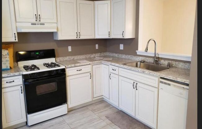 3 Bedroom 2.5 Bath Townhome Located in Middletown Village