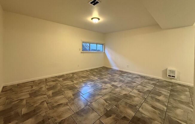 Studio, 1 bath, 400 sqft, $1,200, Unit A
