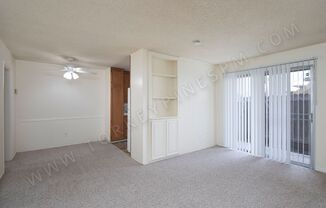 1BR with Parking and Private Patio, 3.5 Blocks from the Ocean!