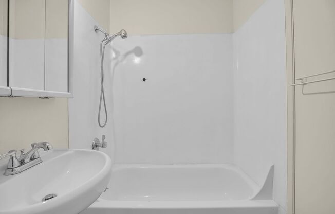 1 bed, 1 bath, 415 sqft, $1,325, Unit 760-55