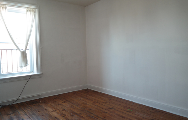 For Rent: Spacious Urban Living at 1322-1324 Eutaw Pl – Your Ideal City Dwelling!