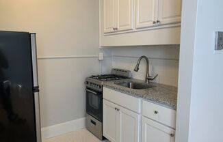 Studio, 1 bath, 325 sqft, $1,395, Unit Unit 307