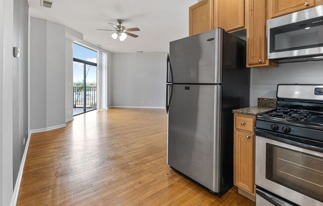 2 beds, 2 baths, 900 sqft, $2,550, Unit 406