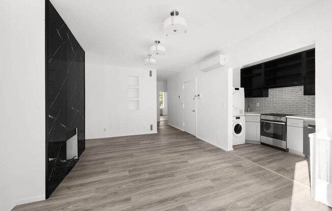 426 W 22 ST
