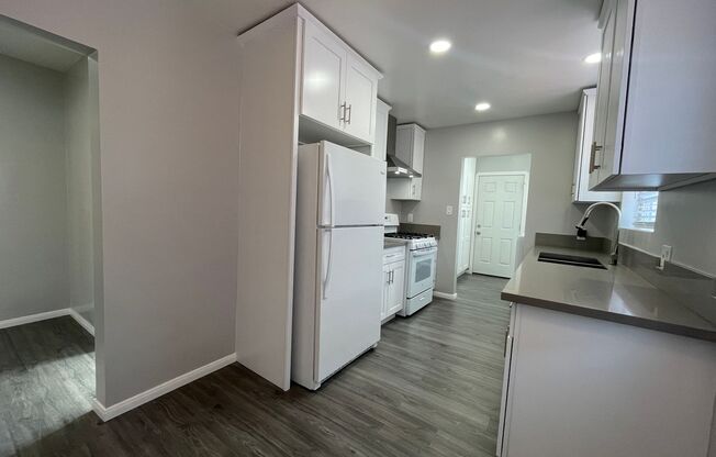 2 beds, 1 bath, $2,450