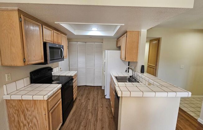 2 beds, 1 bath, $2,590