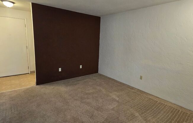 1 bed, 1 bath, 335 sqft, $1,095, Unit 04