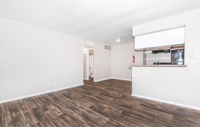 1 bed, 1 bath, 560 sqft, $895