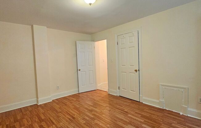 3 beds, 2 baths, 1,100 sqft, $1,915, Unit 105