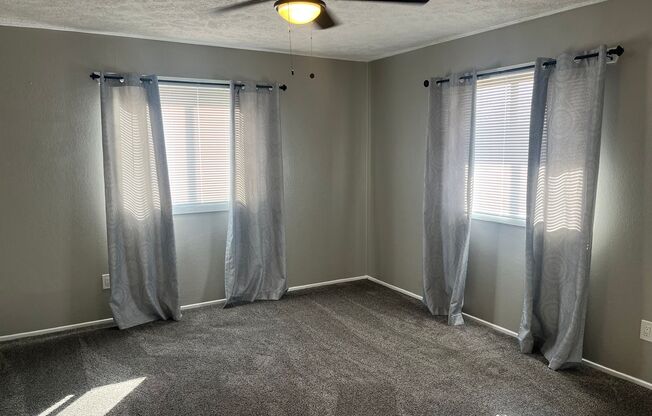 2 beds, 1 bath, $1,300, Unit Unit #A