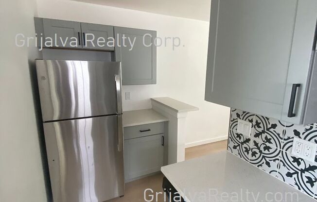 1 bed, 1 bath, 325 sqft, $1,000, Unit 10