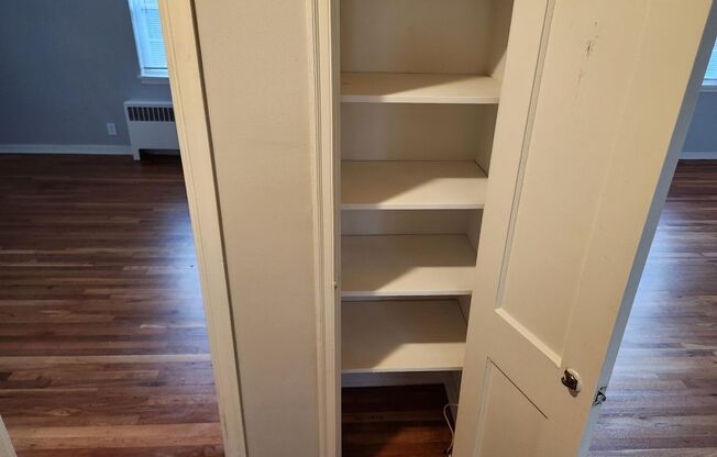 2 beds, 1 bath, 897 sqft, $2,205, Unit G-10