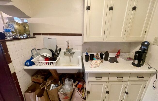 1 bed, 1 bath, $995, Unit 26