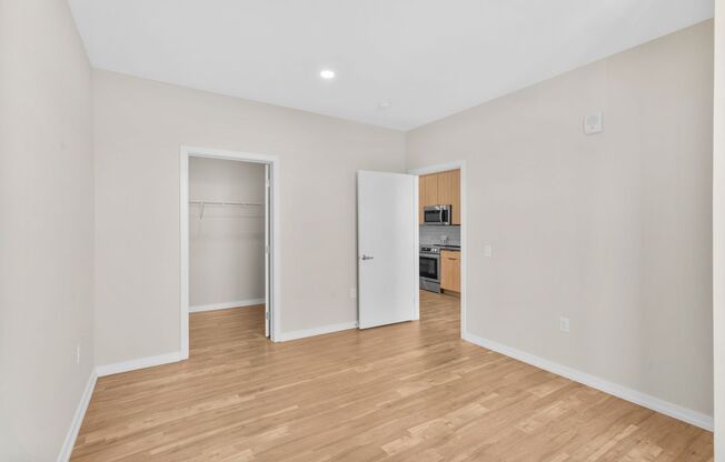 2 beds, 1 bath, 913 sqft, $3,660, Unit 707