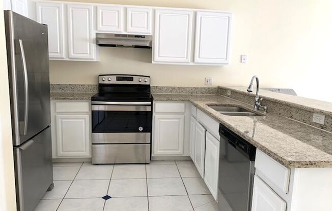 Location, Location, Location! Spacious Townhouse in the heart of Kissimmee!