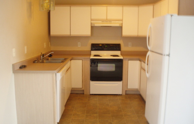 3 beds, 2 baths, $2,600