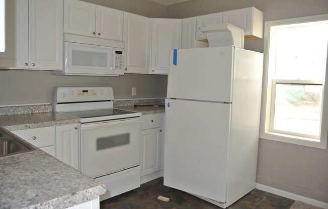 2 beds, 1 bath, $1,095