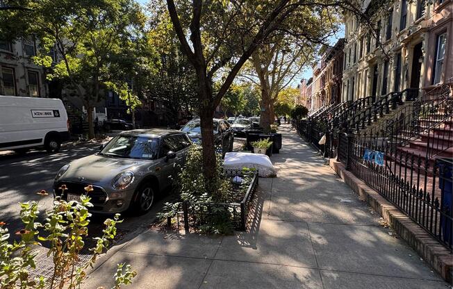 887 LAFAYETTE AVE