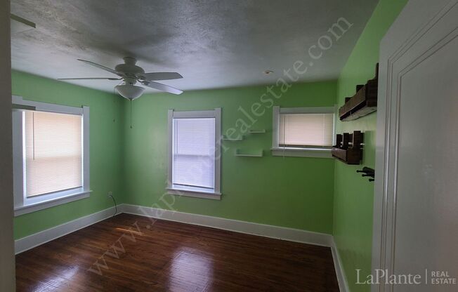 3 beds, 1 bath, $1,300