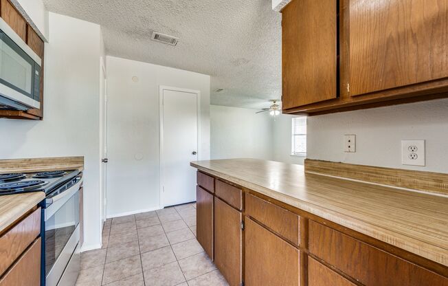 2 Bedroom in Irving With Large 2 Car Garage!