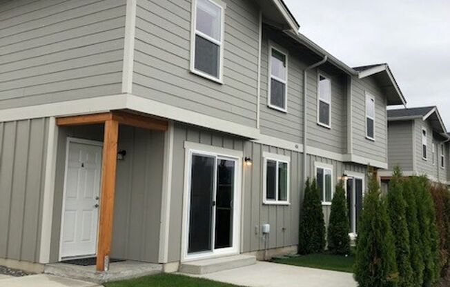 3 beds, 2.5 baths, 1,200 sqft, $1,950, Unit 404-C