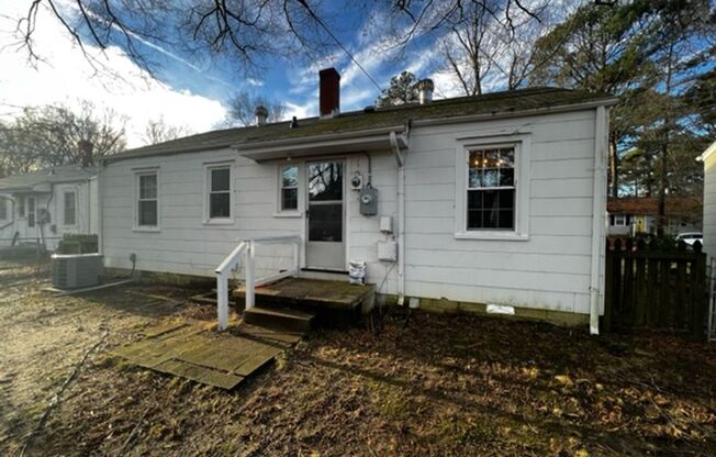 -- 3 BR/ 1 BA Three Bedroom Ranch House