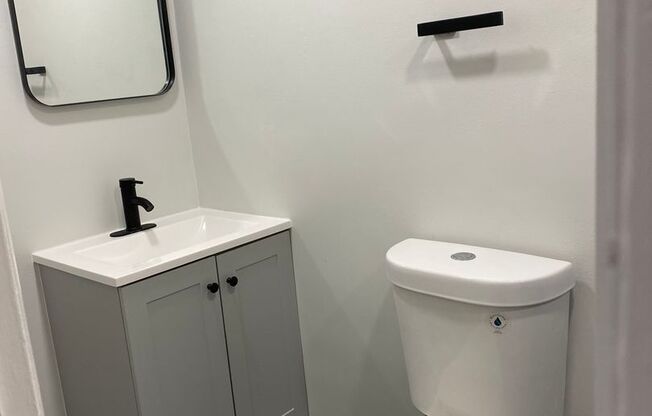 1 bed, 1 bath, 750 sqft, $1,695, Unit B01