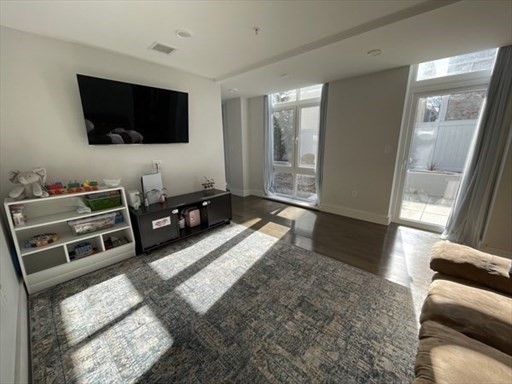 262 Monsignor Obrien Hwy