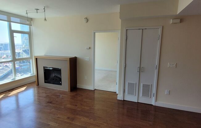 DOWNTOWN / East Village / Petco Park - The Legend 2 Br / 2 Ba Condo 13th Floor Nice Views. AVAILABLE NOW!!