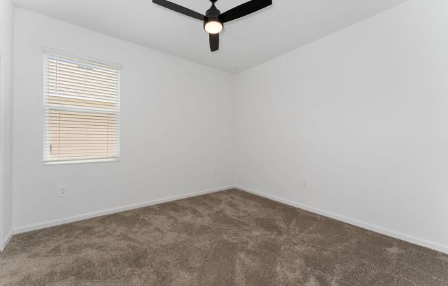 4 beds, 2 baths, $2,600, Unit Knightsbridge