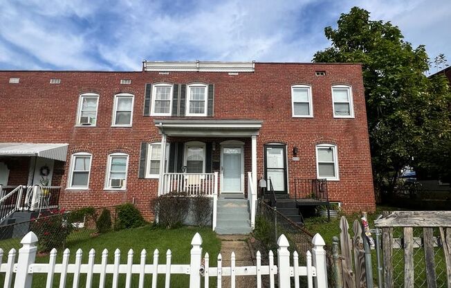 Charming 2 BR/1 BA Townhome in Brooklyn Park!