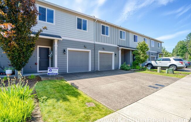Eco‑Friendly & Modern Townhome in Hazel Dell North