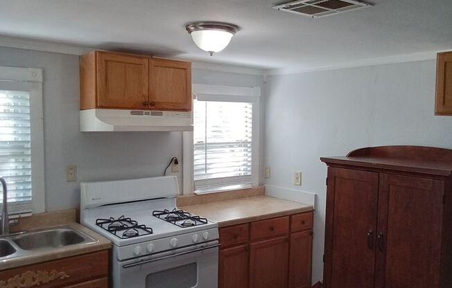 3 beds, 2 baths, $1,100