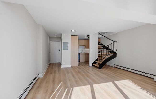 1 bed, 1.5 baths, 678 sqft, $2,500, Unit 14G
