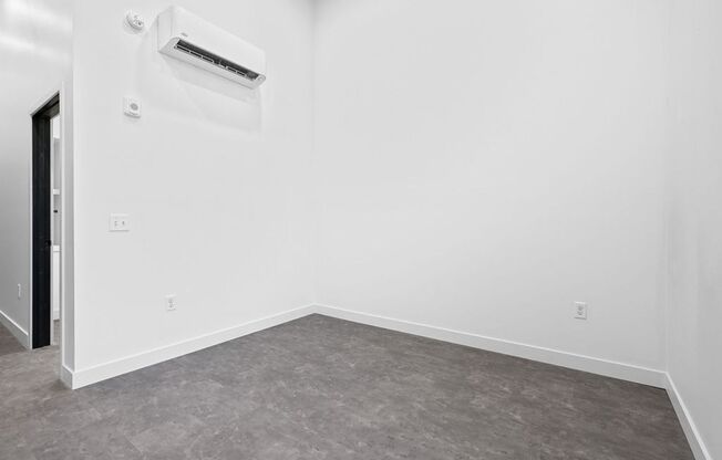 Studio, 1 bath, 392 sqft, $1,050, Unit 108