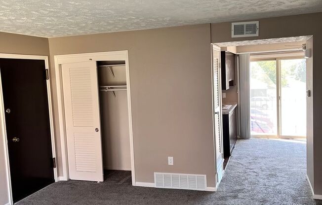 2 beds, 1 bath, 948 sqft, $1,199, Unit 069