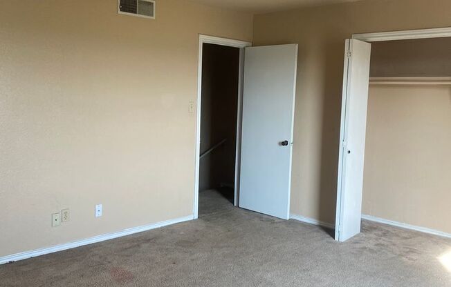 2 beds, 1.5 baths, 1,216 sqft, $865, Unit 12G