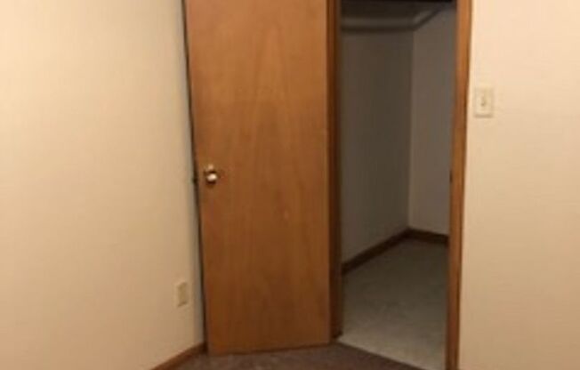 1 bed, 1 bath, $660, Unit 5