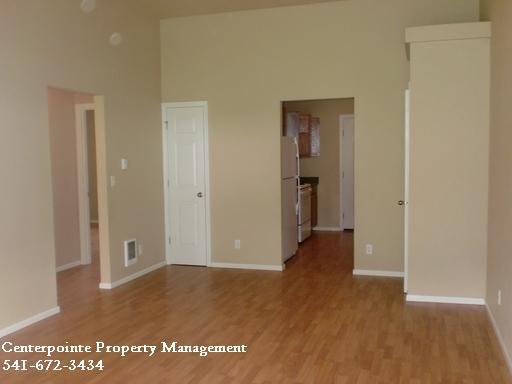 2 beds, 1 bath, $1,200, Unit Bass5269