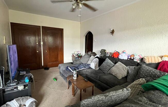 1 bed, 1 bath, $895, Unit 5